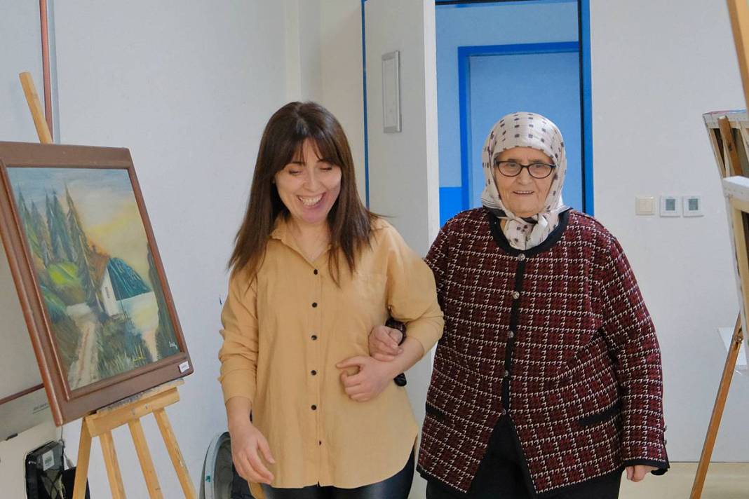Mahalle baskısına boyun eğmedi, 81 yaşında ezberleri bozdu 15